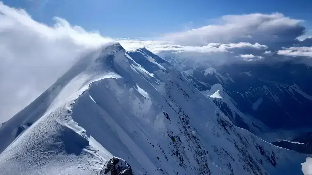Вид на самый высокий пик Тянь-Шяня - Пик Победы