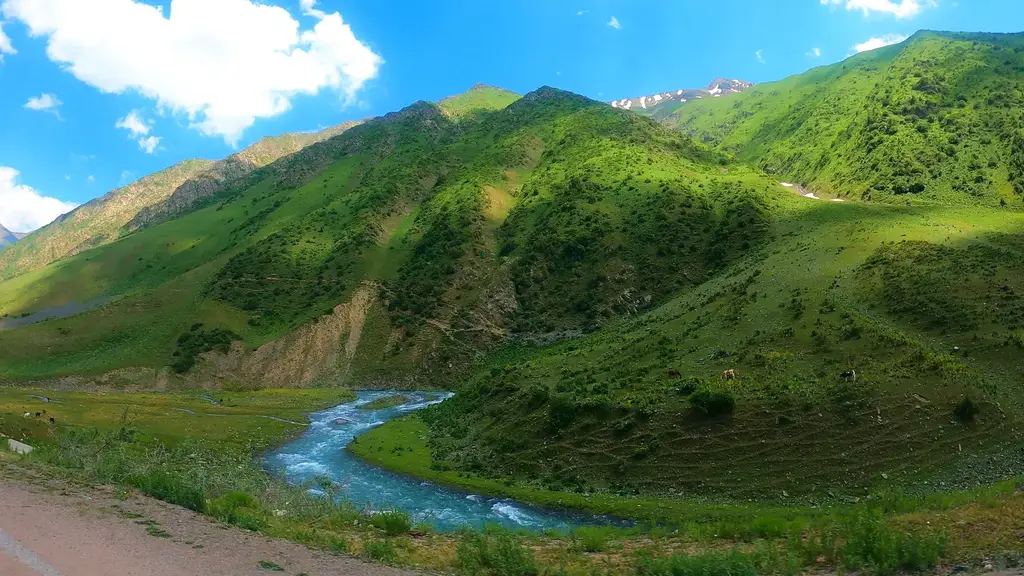 Кыргызстан весной: маршруты, погода и советы для путешествия