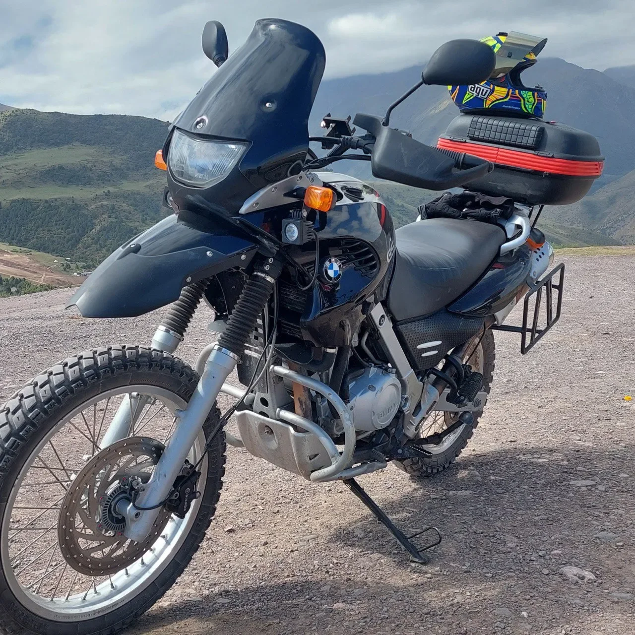 BMW F650GS на горной дороге Тянь-Шаня