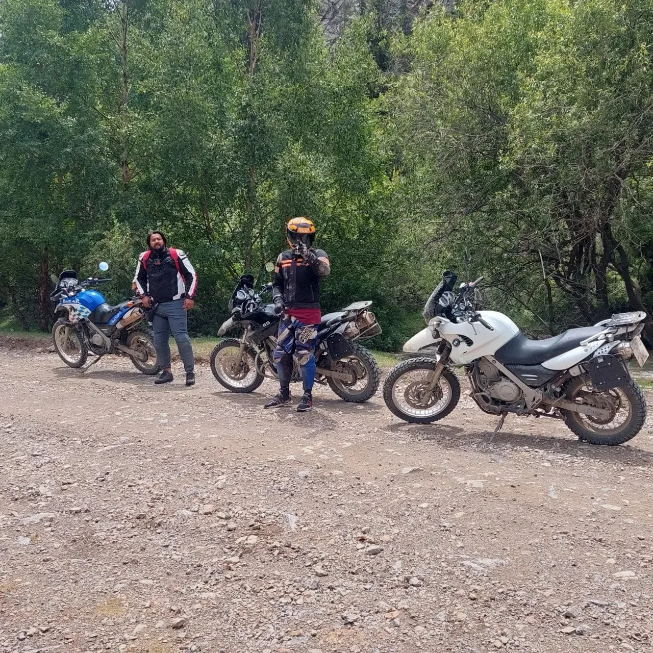 BMW F650GS у красного каньона Кыргызстана