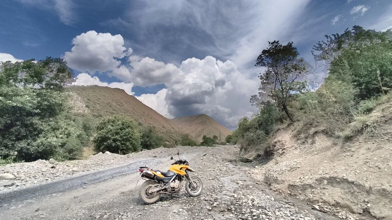 BMW F650GS на степном перевале Кыргызстана