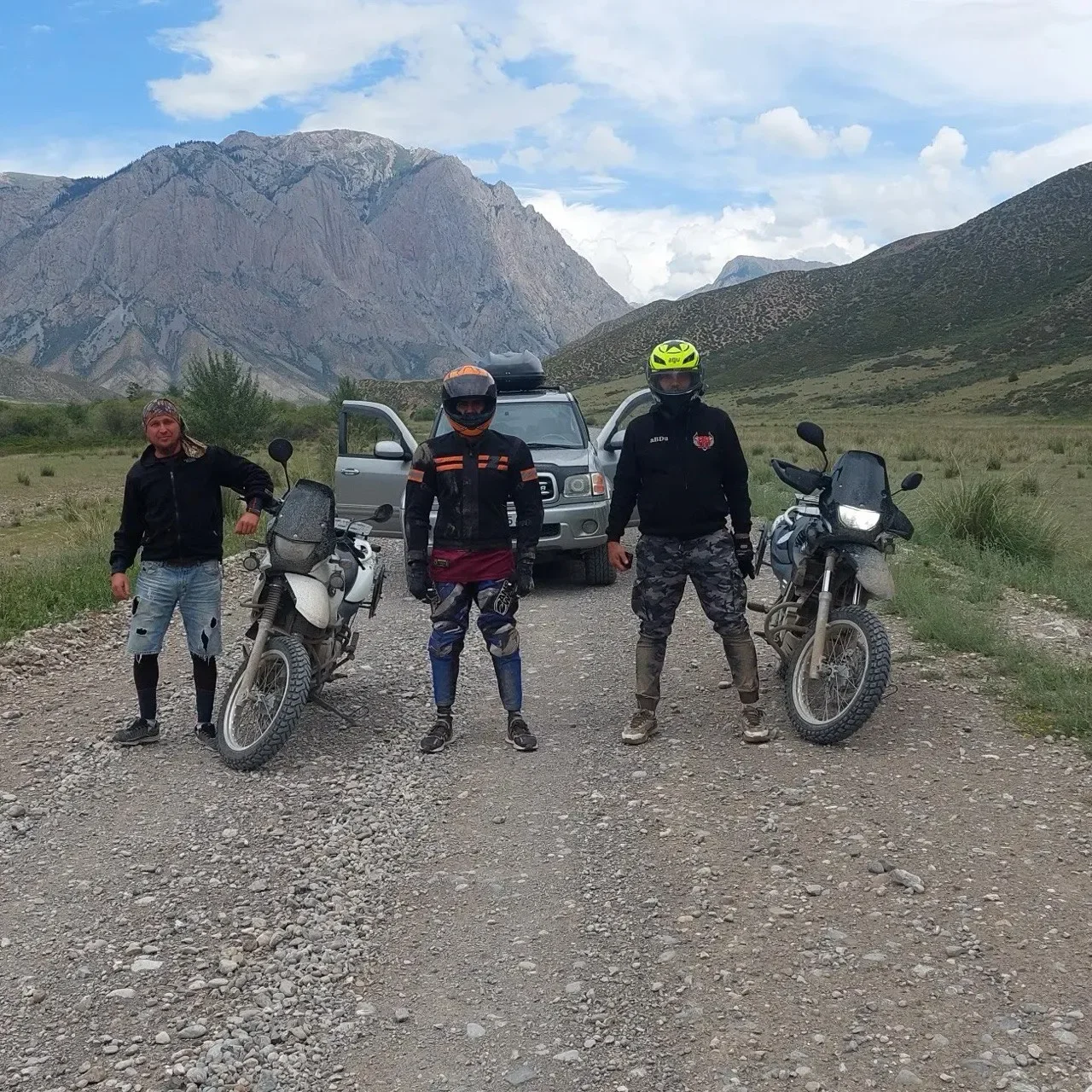 Эндуро маршрут вдоль горной реки