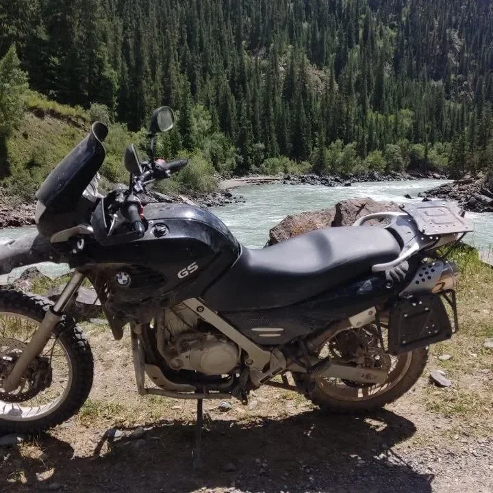 Мотоциклетная экипировка и шлем для эндуро-тура