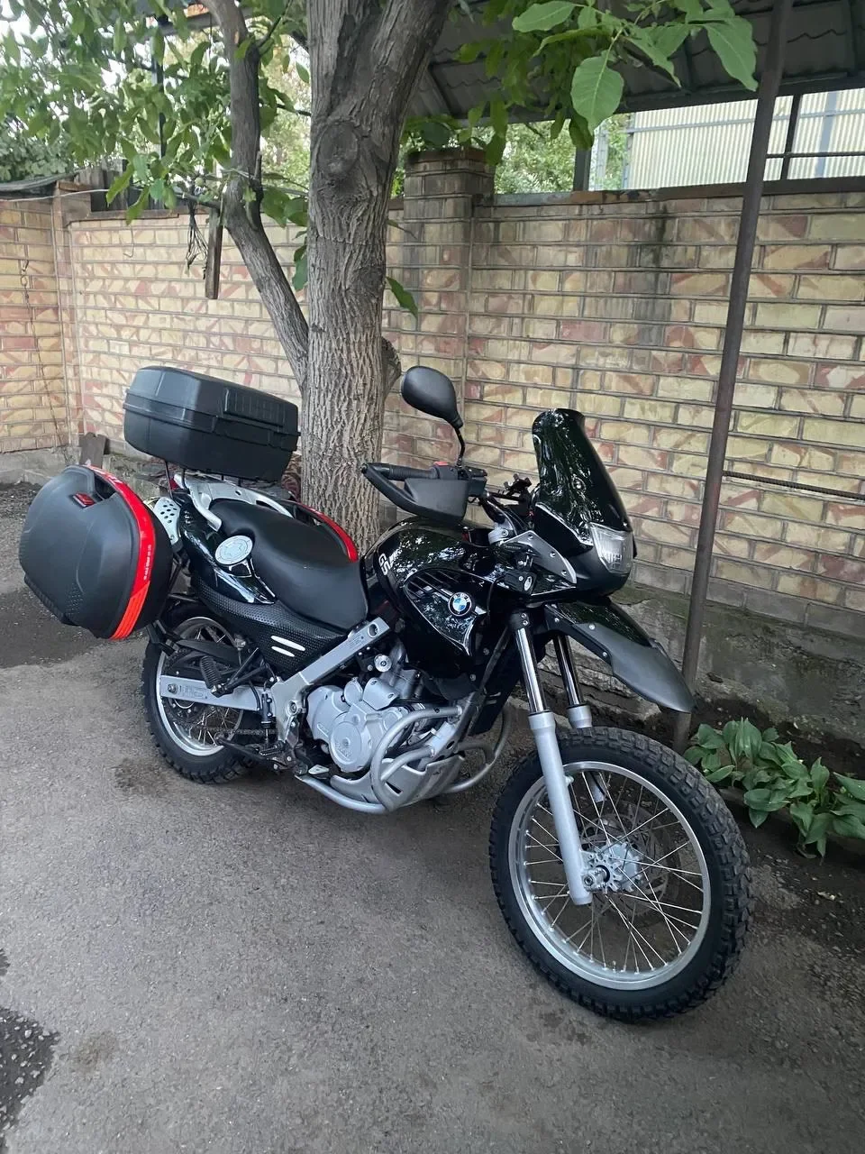 Мотоциклетный маршрут через ущелье с рекой