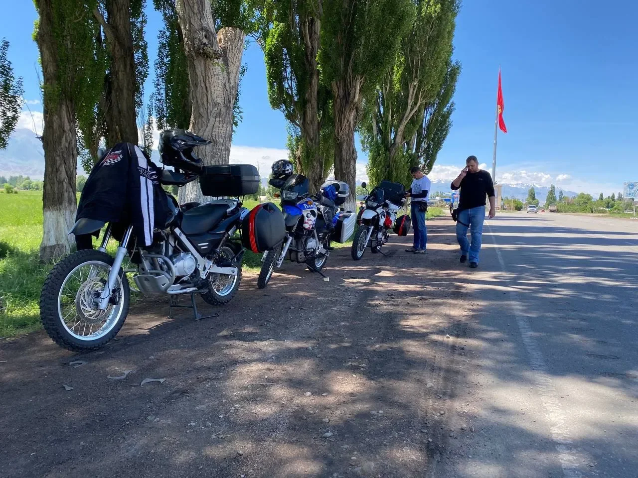 Мото-тур по степной дороге к горизонту