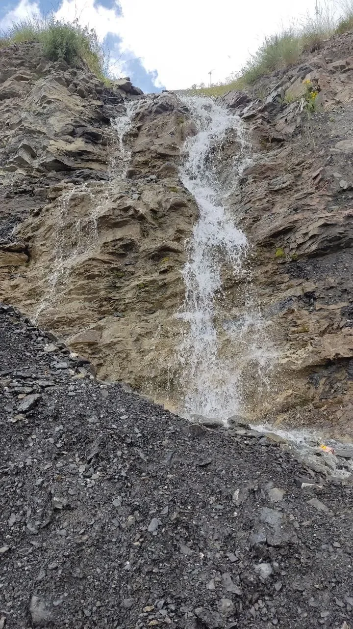 Мото-тур через зеленый горный перевал