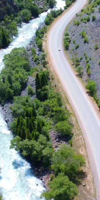 Дорого по Боомскому ущелью вдоль реки Чу