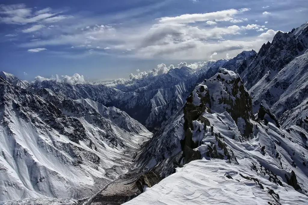 Кыргызский хребет Тянь-Шаня по дороге на перевал Куламабель