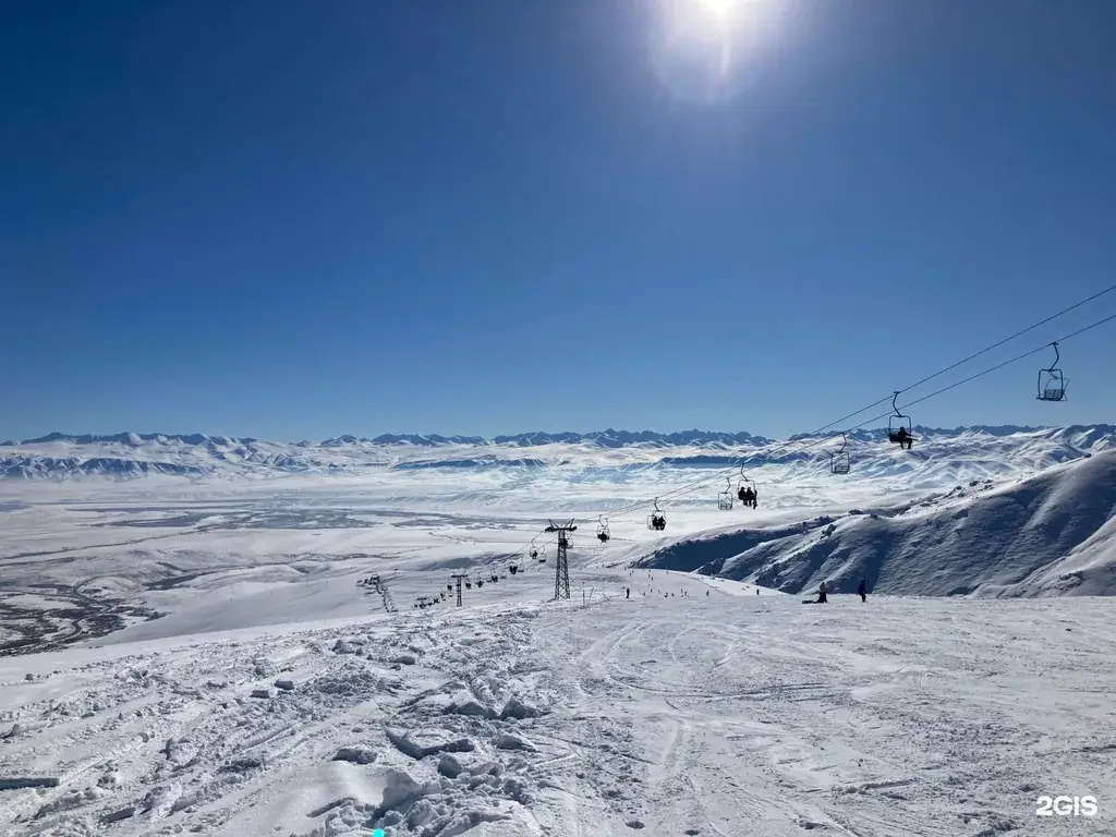 Серпантин горной дороги через перевал Тоо-Ашуу