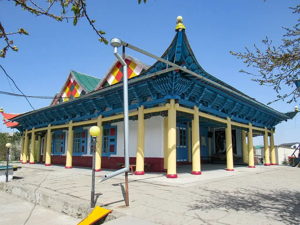 Дунганская мечеть в Караколе построенная без единого гвоздя